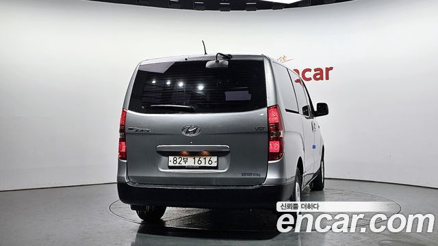 Hyundai Starex New Van 3-Seater Style - фото 3