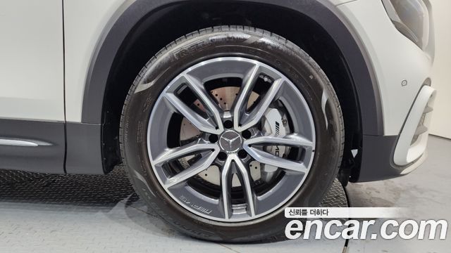 Mercedes-Benz GLB-Class X247 AMG GLB35 4MATIC - фото 4