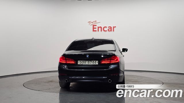 BMW 5 Series G30 530i Luxury Plus - фото 3