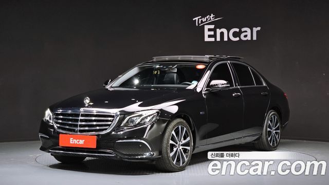 Mercedes-Benz E-Class W213 E300e Exclusive - фото 0