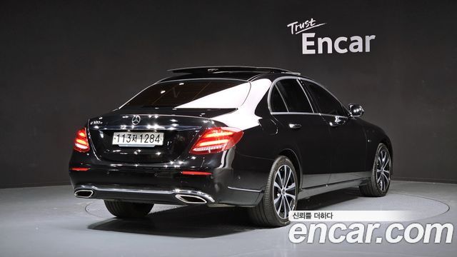 Mercedes-Benz E-Class W213 E300e Exclusive - фото 1