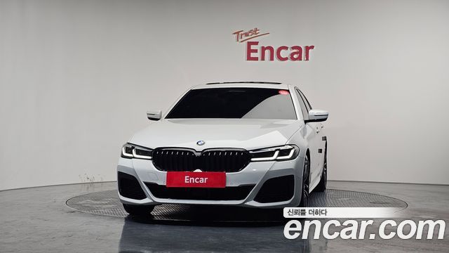 BMW 5 Series G30 520i M Sport - фото 2
