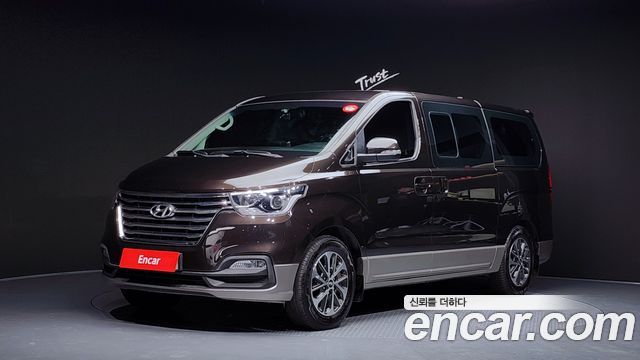 Hyundai Starex New Urban 9-Seater Exclusive - фото 0