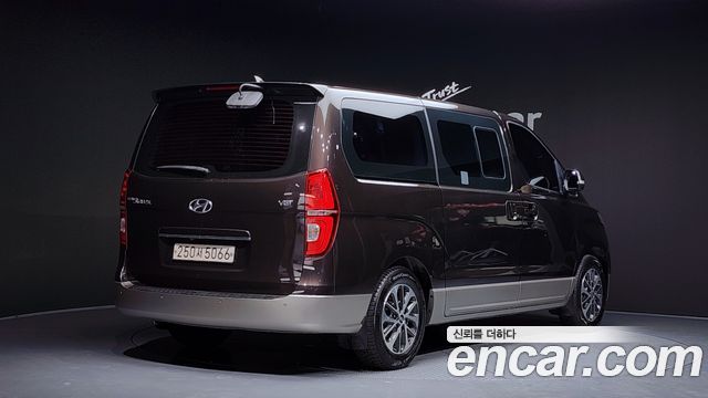 Hyundai Starex New Urban 9-Seater Exclusive - фото 1