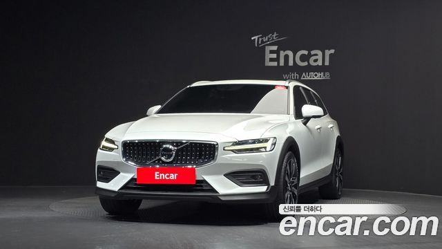 Volvo V60 Cross Country 2-го поколения B5 Pro AWD - фото 2