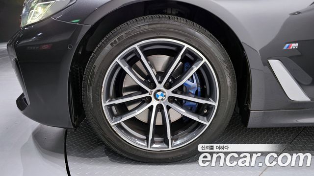 BMW 5 Series G30 523d M Sport - фото 4