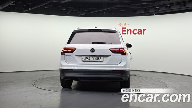 Volkswagen Tiguan 2-го поколения 2.0 TDI Premium - фото 3
