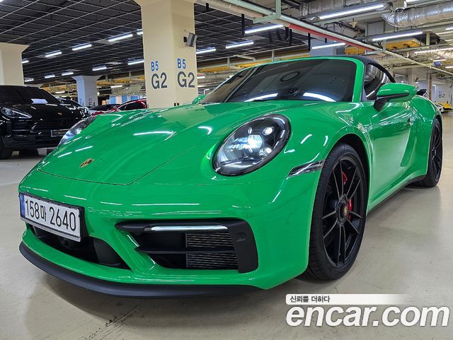 Porsche 911 Carrera 4 GTS Cabriolet - фото 1