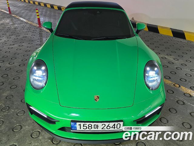 Porsche 911 Carrera 4 GTS Cabriolet - фото 3