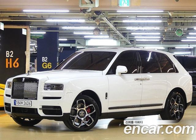 Rolls-Royce Cullinan 6.7 V12 Black Badge - фото 1