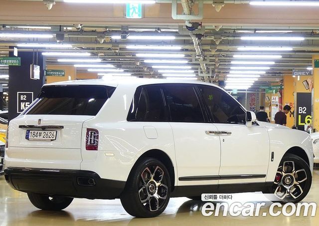 Rolls-Royce Cullinan 6.7 V12 Black Badge - фото 2