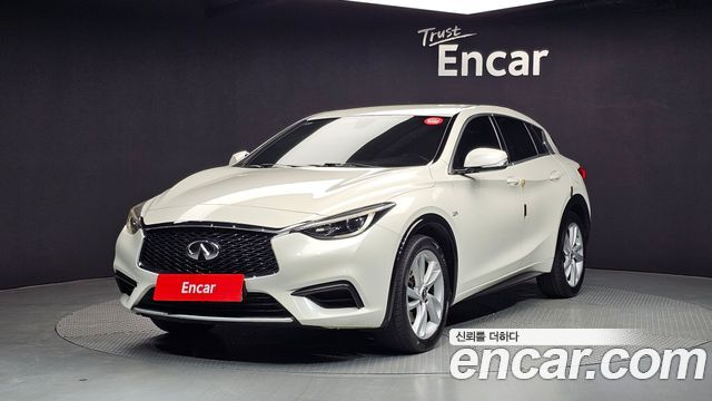 Infiniti Q30 2.0 Pure - фото 0