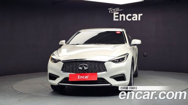 Infiniti Q30 2.0 Pure - фото 2