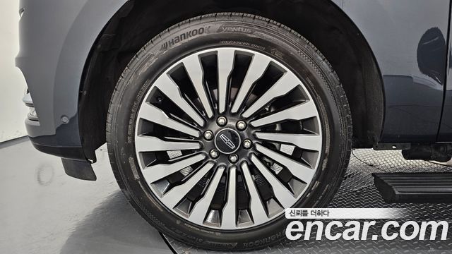 Lincoln Navigator 4-го поколения 3.5L - фото 4