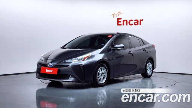 Toyota Prius 4-го поколения 1.8 - фото 0