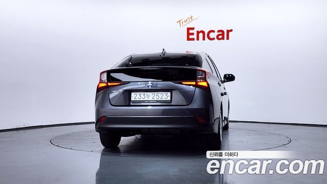 Toyota Prius 4-го поколения 1.8 - фото 3