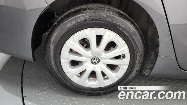 Toyota Prius 4-го поколения 1.8 - фото 4