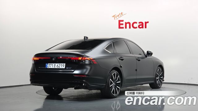 Honda Accord 11-го поколения 2.0 Hybrid Touring - фото 1