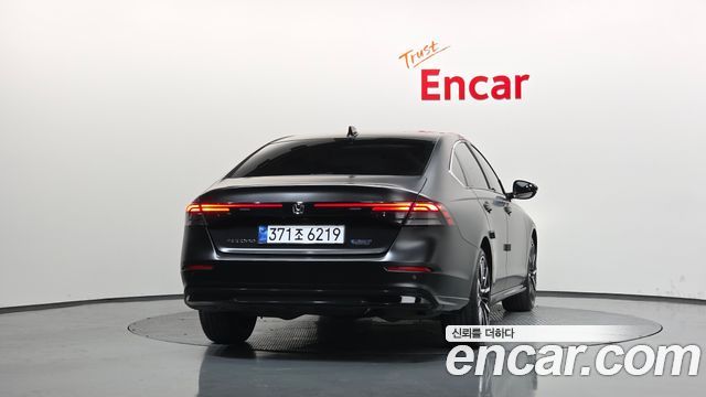 Honda Accord 11-го поколения 2.0 Hybrid Touring - фото 3