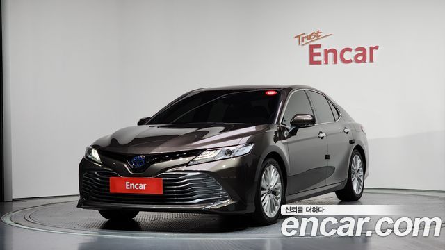 Toyota Camry XV70 2.5 XLE Hybrid - фото 0