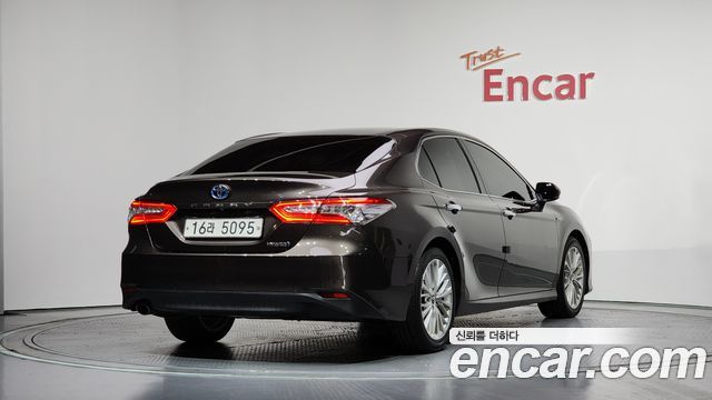 Toyota Camry XV70 2.5 XLE Hybrid - фото 1