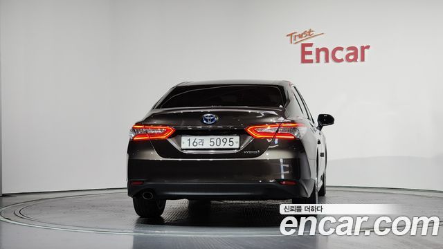 Toyota Camry XV70 2.5 XLE Hybrid - фото 3