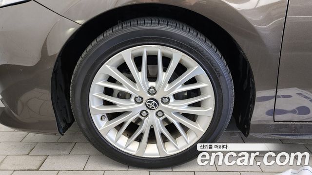 Toyota Camry XV70 2.5 XLE Hybrid - фото 4