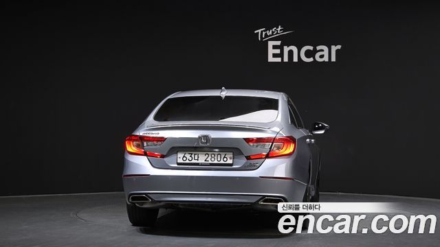 Honda Accord 10-го поколения 2.0 Turbo Sport - фото 3
