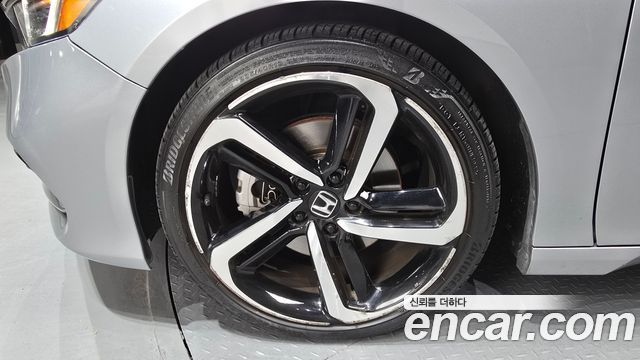Honda Accord 10-го поколения 2.0 Turbo Sport - фото 4