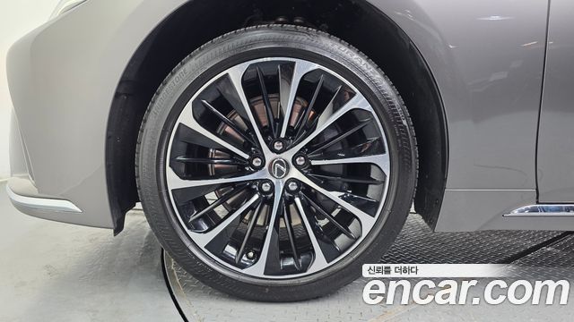 Lexus LS 500 3.5 Luxury AWD - фото 4