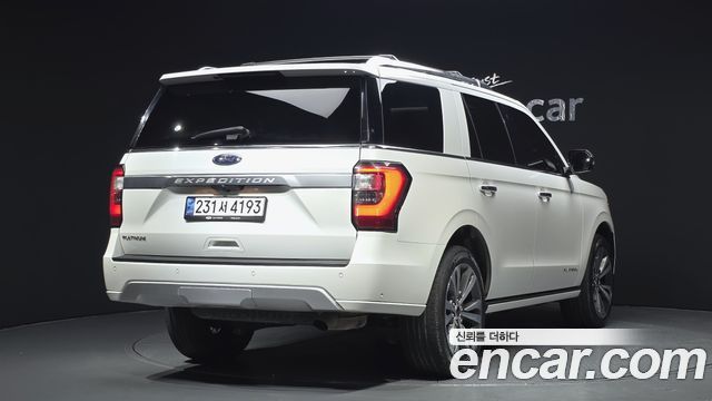 Ford Expedition Platinum 4WD 7Seater - фото 1
