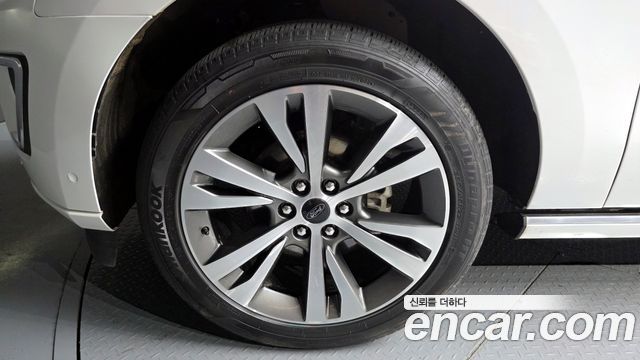Ford Expedition Platinum 4WD 7Seater - фото 4