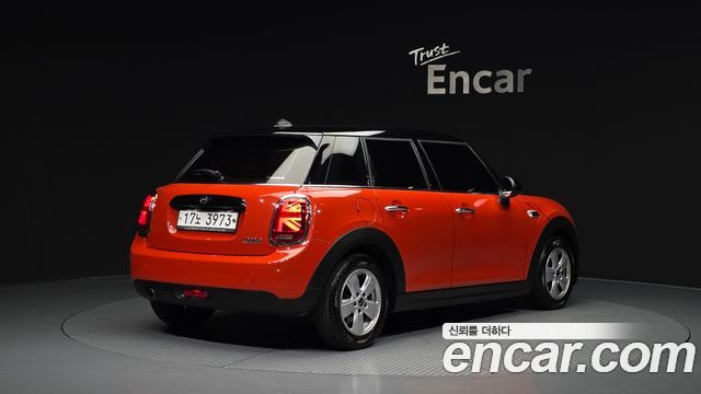 Mini Cooper 5Door Standard 3rd - фото 1