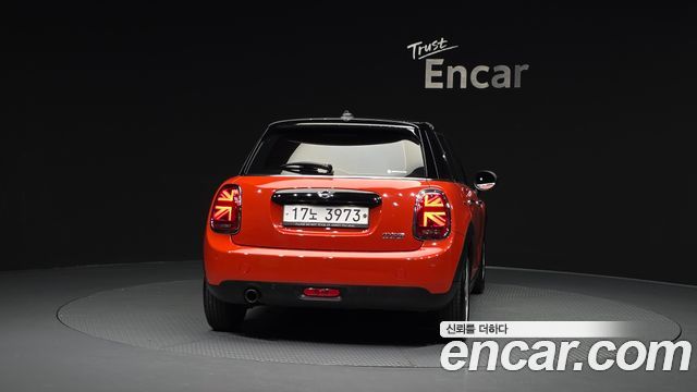 Mini Cooper 5Door Standard 3rd - фото 3
