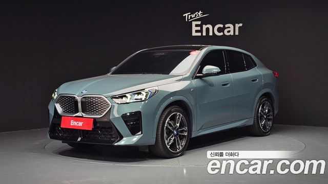 BMW iX2 U10 eDrive 20 M Sport - фото 0