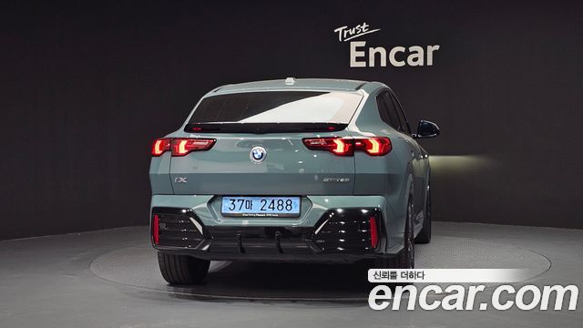 BMW iX2 U10 eDrive 20 M Sport - фото 3