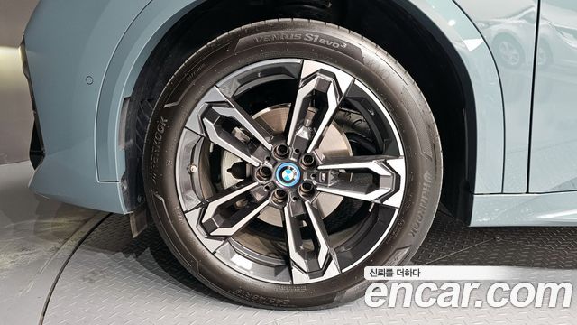 BMW iX2 U10 eDrive 20 M Sport - фото 4