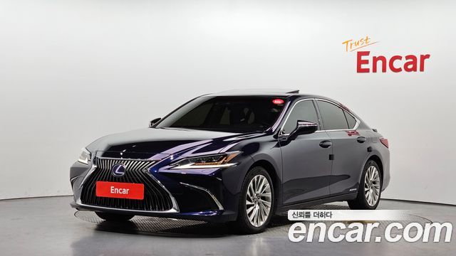 Lexus ES 300h 7-го поколения Executive - фото 0