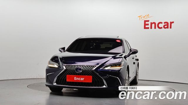 Lexus ES 300h 7-го поколения Executive - фото 2