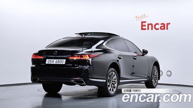 Lexus LS 500 3.5 Platinum AWD - фото 1