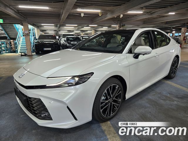 Toyota Camry XV80 2.5 XLE Premium Hybrid - фото 0