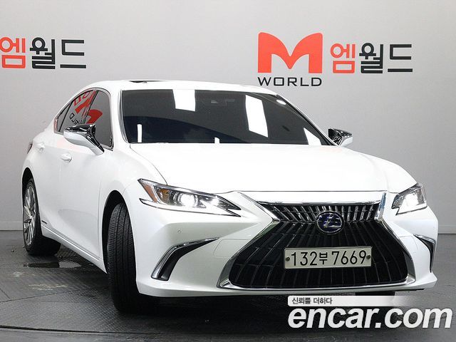Lexus ES 300h 7-го поколения Luxury Plus - фото 1