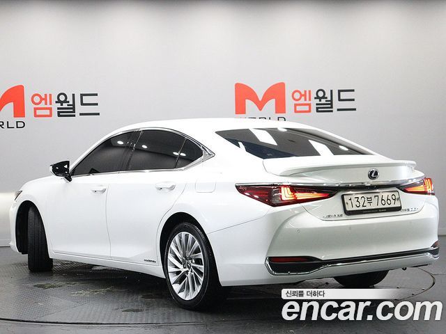 Lexus ES 300h 7-го поколения Luxury Plus - фото 2