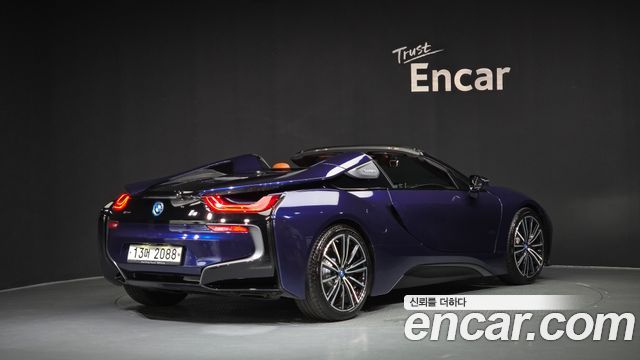 BMW i8 Roadster - фото 1