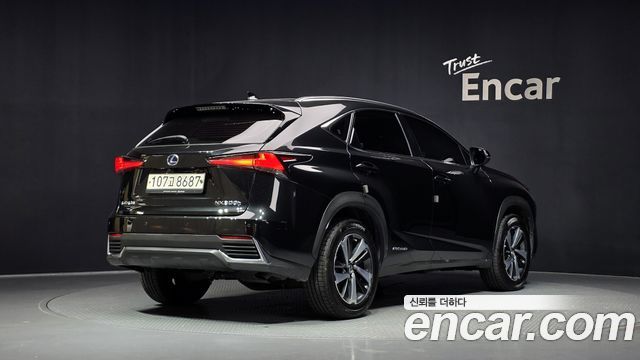 Lexus NX 300h Supreme - фото 1