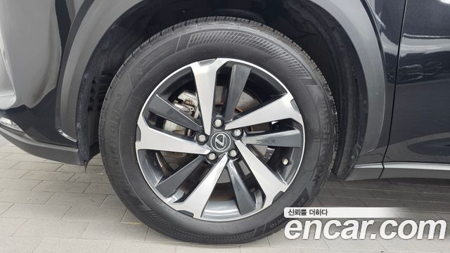 Lexus NX 300h Supreme - фото 4