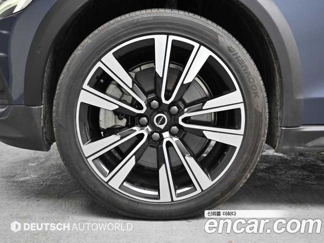 Volvo V60 Cross Country 2-го поколения B5 Ultimate AWD - фото 4