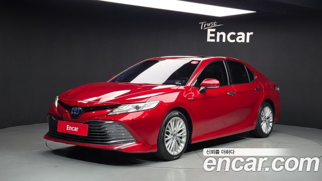 Toyota Camry XV70 2.5 XLE Hybrid - фото 0