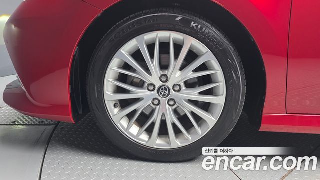 Toyota Camry XV70 2.5 XLE Hybrid - фото 4