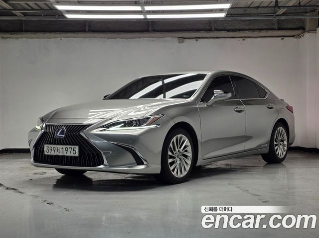 Lexus ES 300h 7-го поколения Luxury Plus - фото 0
